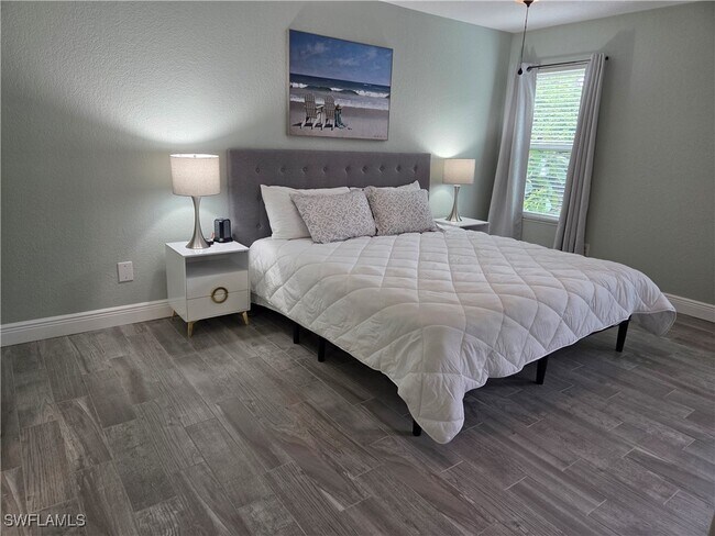 Building Photo - 22161 Tallwood Ct