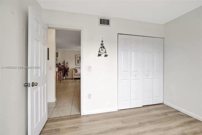 Building Photo - 561 NW 100th Pl