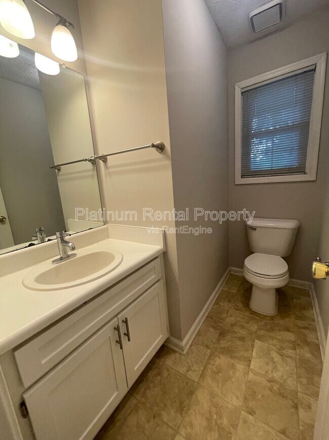 Building Photo - 1020 Twin Brook Ct NW