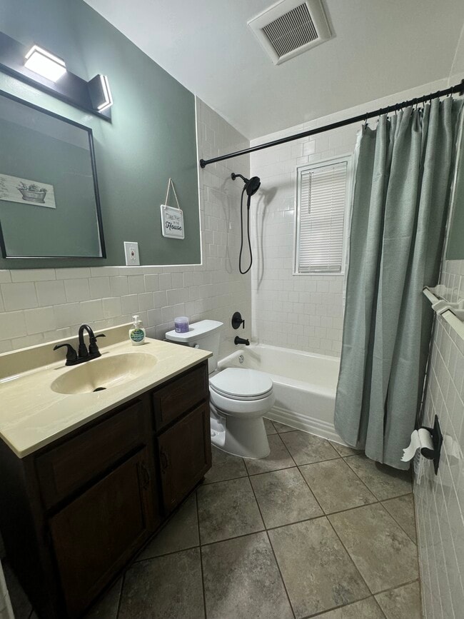 Building Photo - 7517 Murillo St