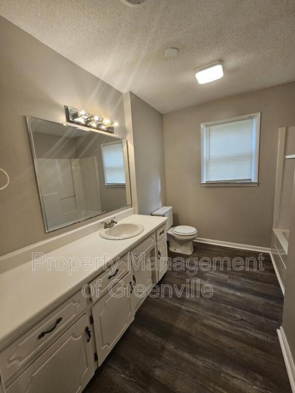 Building Photo - 510 Woodside Ln