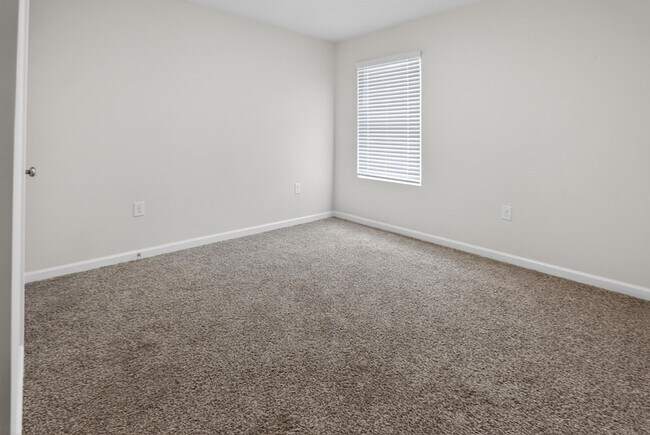 Building Photo - 6817 Interlachen Ln