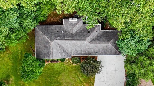 Building Photo - 2233 Clairmont Rd