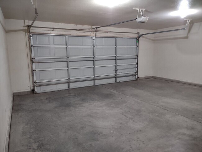 Building Photo - Prestigious 3/3/2 Home in Lubbock Cooper School District.