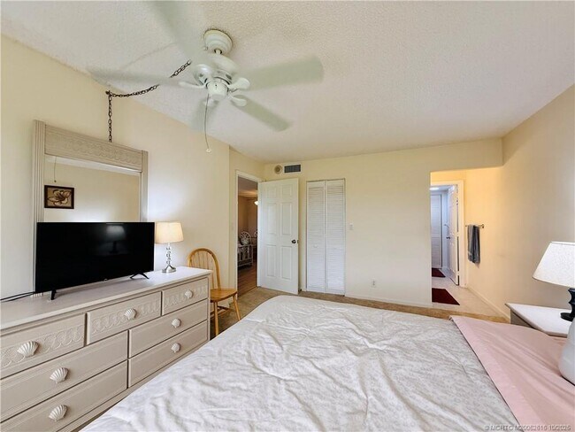 Building Photo - 9490 S Ocean Dr