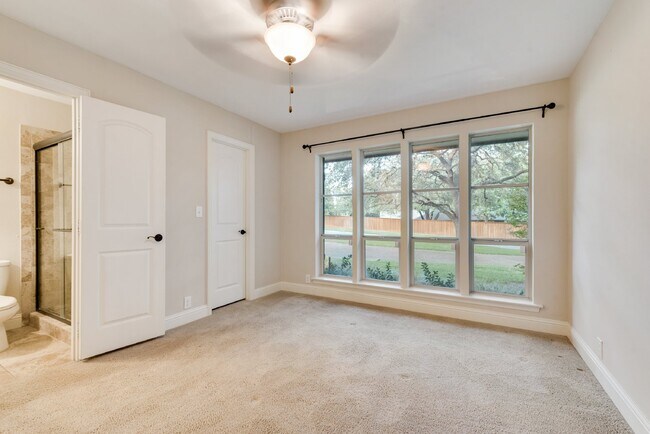 Building Photo - Spacious Elegance 5-Bed, 4.5-Bath Home with outside oasis