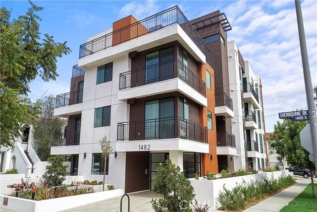 Building Photo - 1482 S Sherbourne Dr