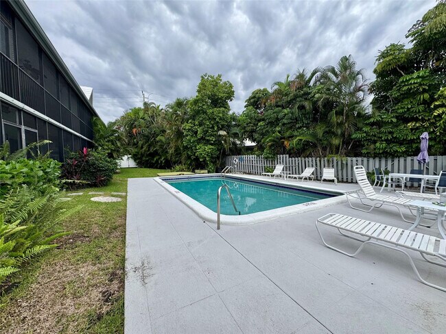 Building Photo - 2801 NE 33rd Ct