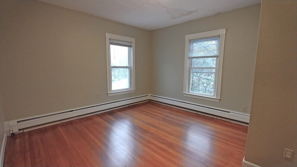 Building Photo - 136 Walnut St