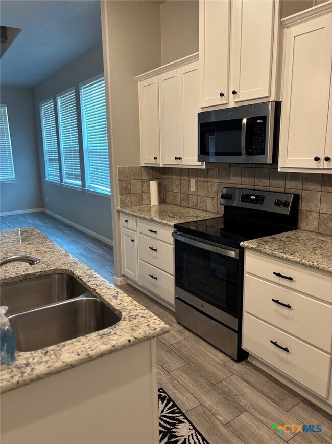 Building Photo - 811 Marlow Cove
