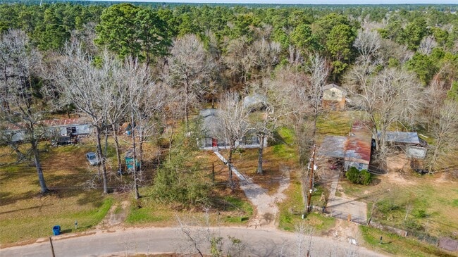 Building Photo - 16643 Lake Cir