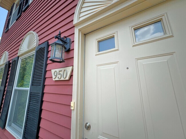 Building Photo - 950 Barton Oaks Pl