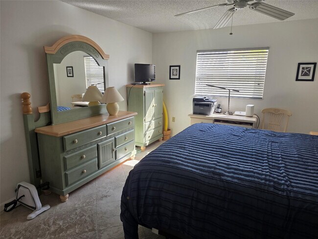 Building Photo - 959 SE 2nd Ave