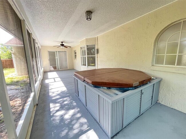 Building Photo - 1098 Seagate Dr W