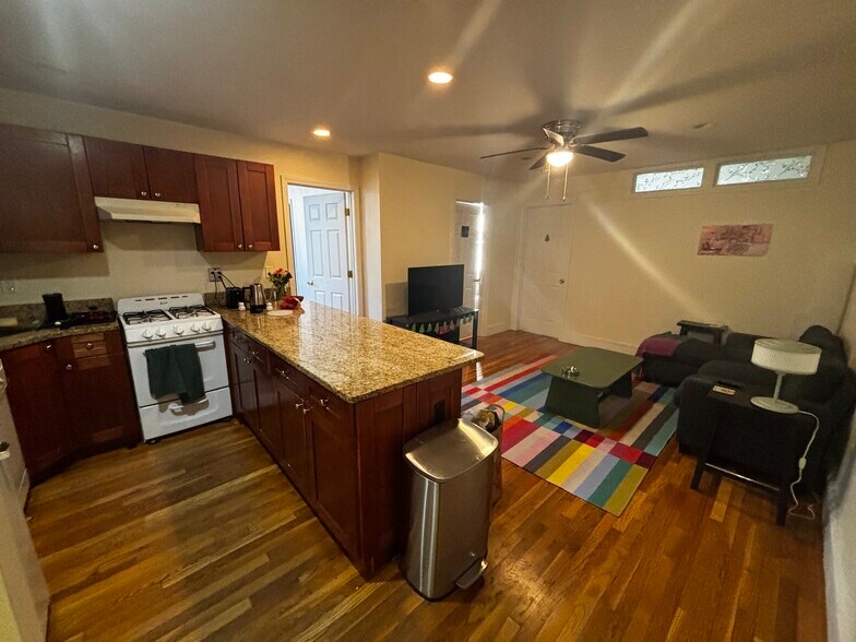 Building Photo - 66 Egmont St