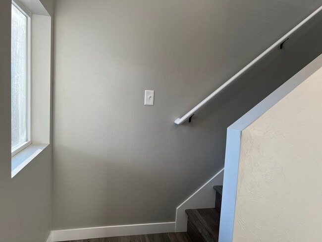 Building Photo - Newer 3 bedroom 2.5 bathroom duplex in Thu...