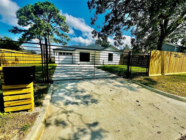 Building Photo - 801 Woodard St