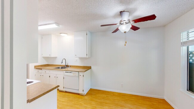Building Photo - 827 Las Gallinas Ave