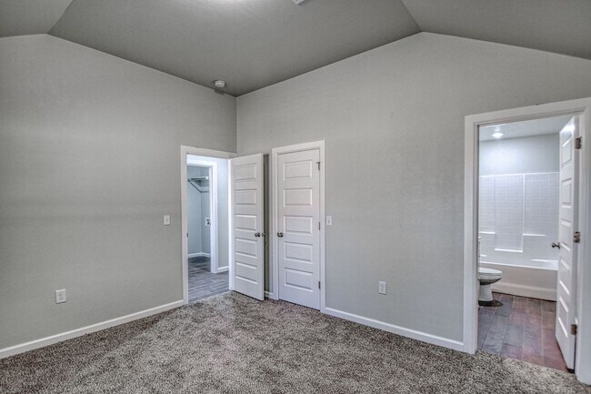 Building Photo - New Construction in Varenna Landing! Storm shelter and lawn care included!