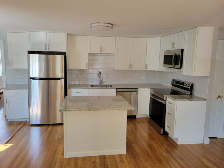 Building Photo - 17 Piermont St
