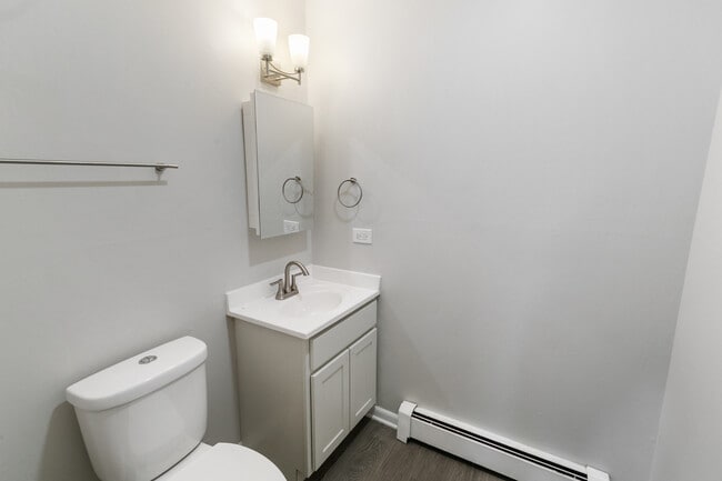 Building Photo - 705 S Milwaukee Ave