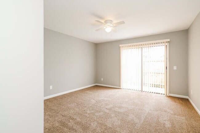 Building Photo - 1960 Oak Twist Ct