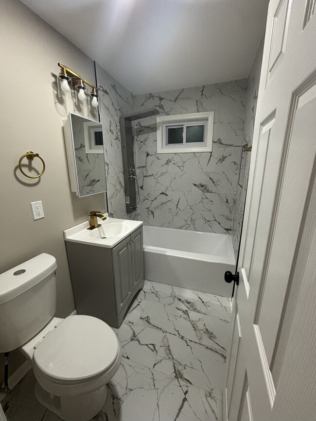 Building Photo - 1058 Baker St