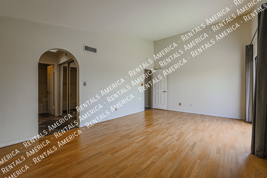 Building Photo - 2160 S Catarina-