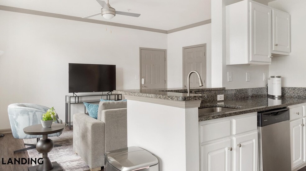 Building Photo - 2000 Monroe Pl NE