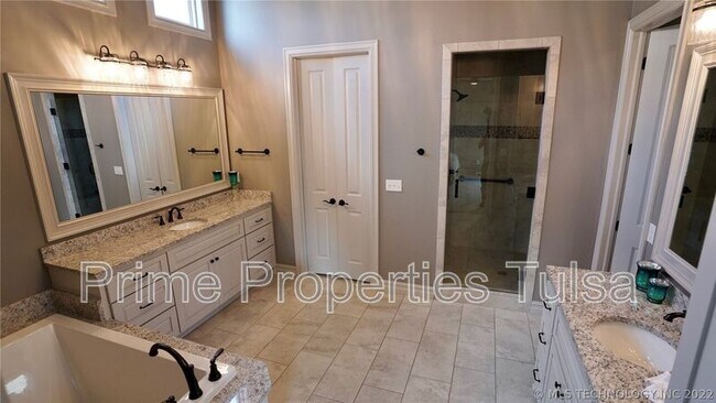 Building Photo - 12912 S 6th St