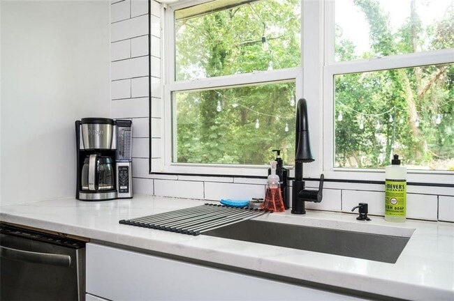 Building Photo - 1778 Flintwood Dr SE