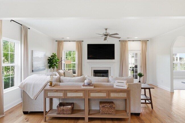 Building Photo - Luxury Executive Living in Sought-After Franklin Community