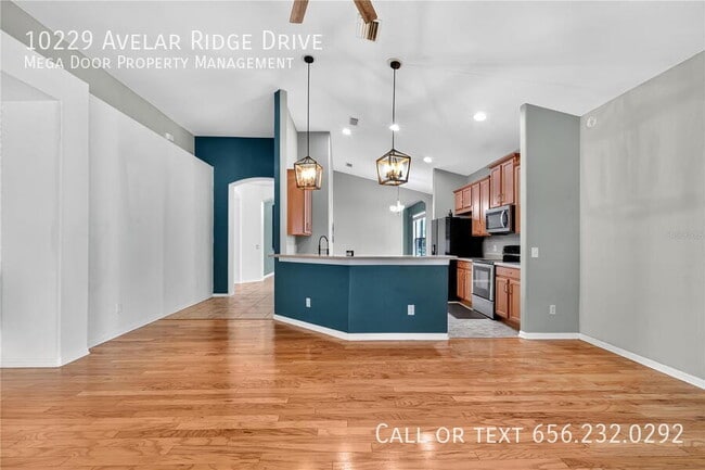 Building Photo - 10229 Avelar Ridge Dr