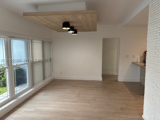 Building Photo - 1951 NE 185th Terrace