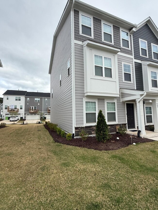 Building Photo - 409 Deercroft Dr