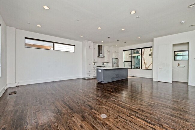 Building Photo - 2522 N Henderson Ave