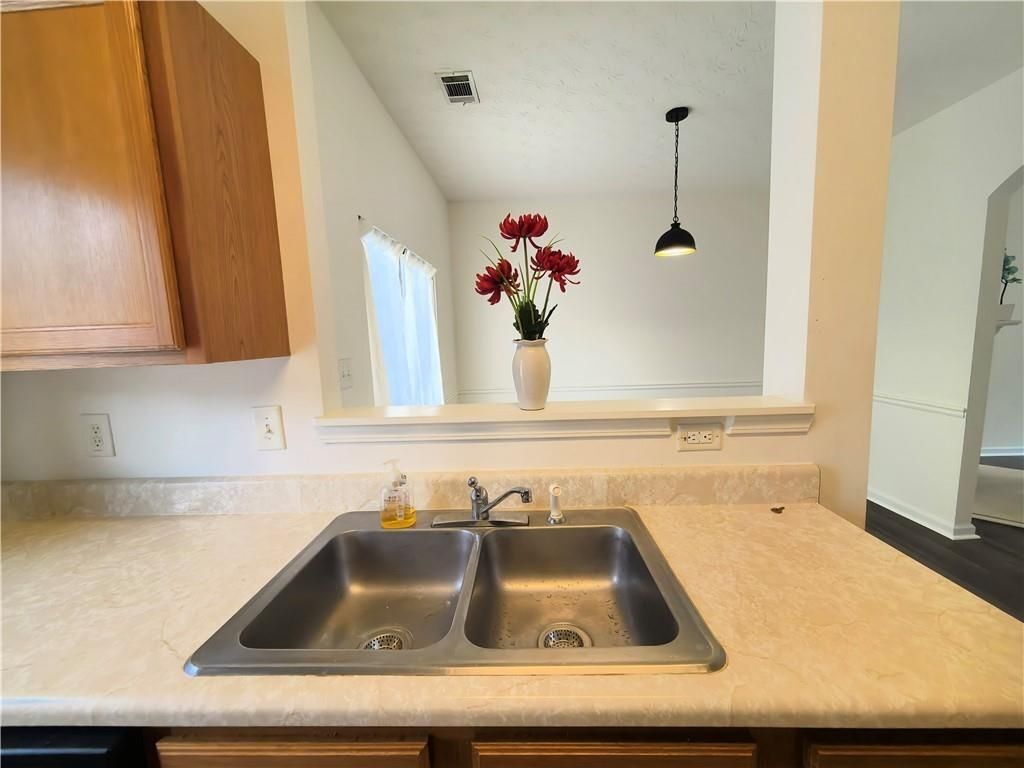 Building Photo - 619 Kenridge Way