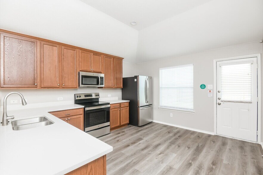 Building Photo - 1205 Artesia Dr