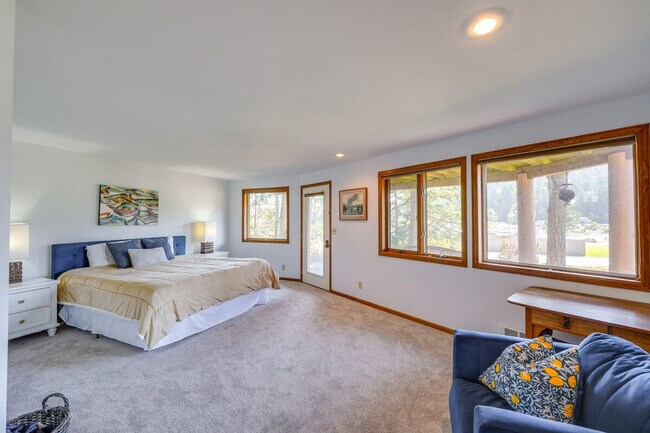 Building Photo - 902 Paiute Pl