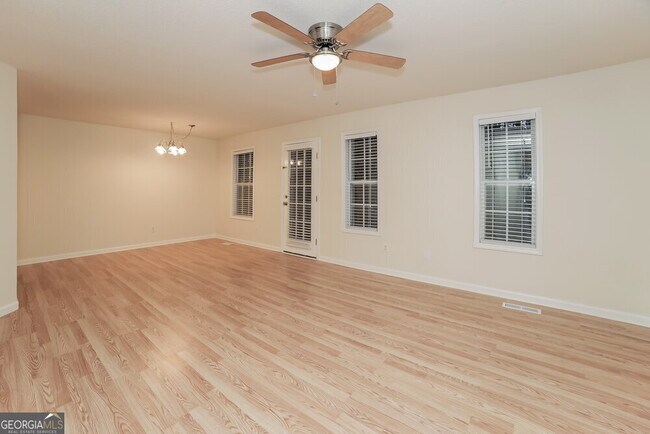 Building Photo - 757 Newport Dr