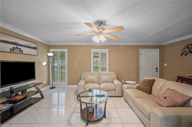 Building Photo - 4839 Lehigh Dr