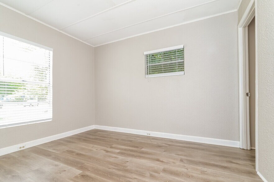 Building Photo - 542 Colonnades Cove