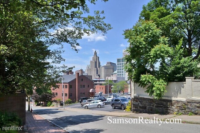 Building Photo - 2 br, 2.5 bath Townhome - 33 Power St