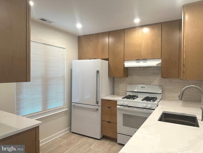 Building Photo - 743 Sedgewick Ct