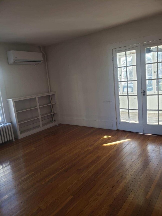 Building Photo - 5 Perry Ave