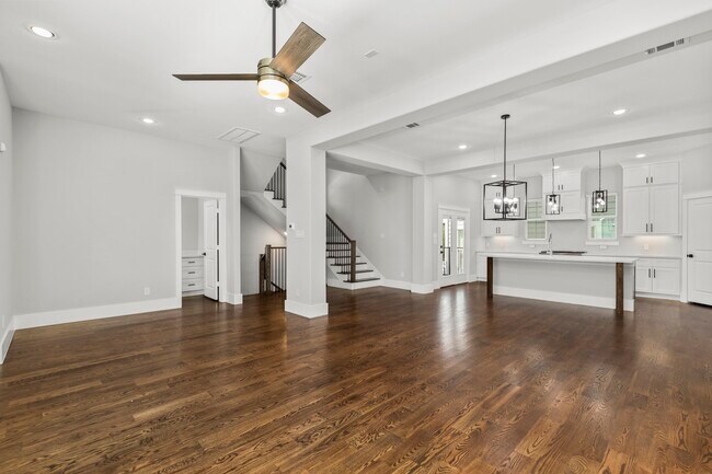 Building Photo - 1421 W 23rd St