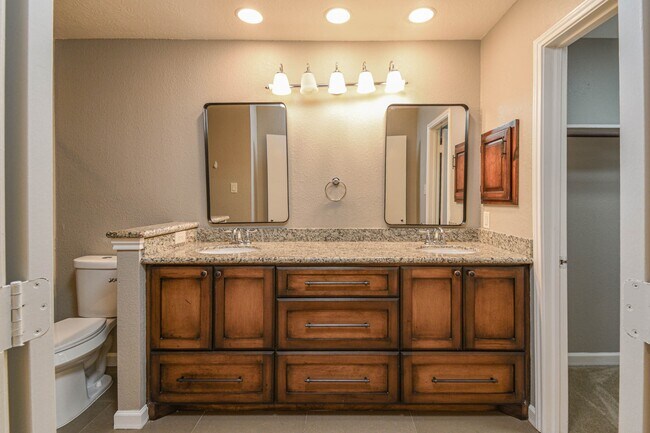 Building Photo - 8806 Lakeside Forest Dr