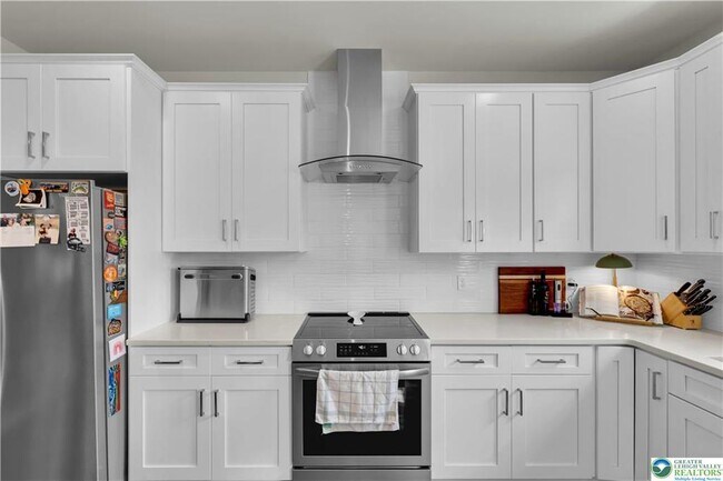 Building Photo - 221 Craig Ave