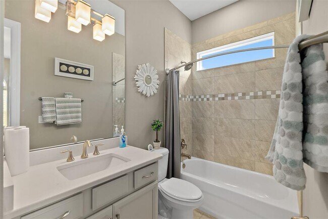 Building Photo - 54 N Riverwalk Dr