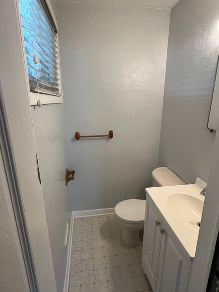 Building Photo - 5524 Forest View Dr